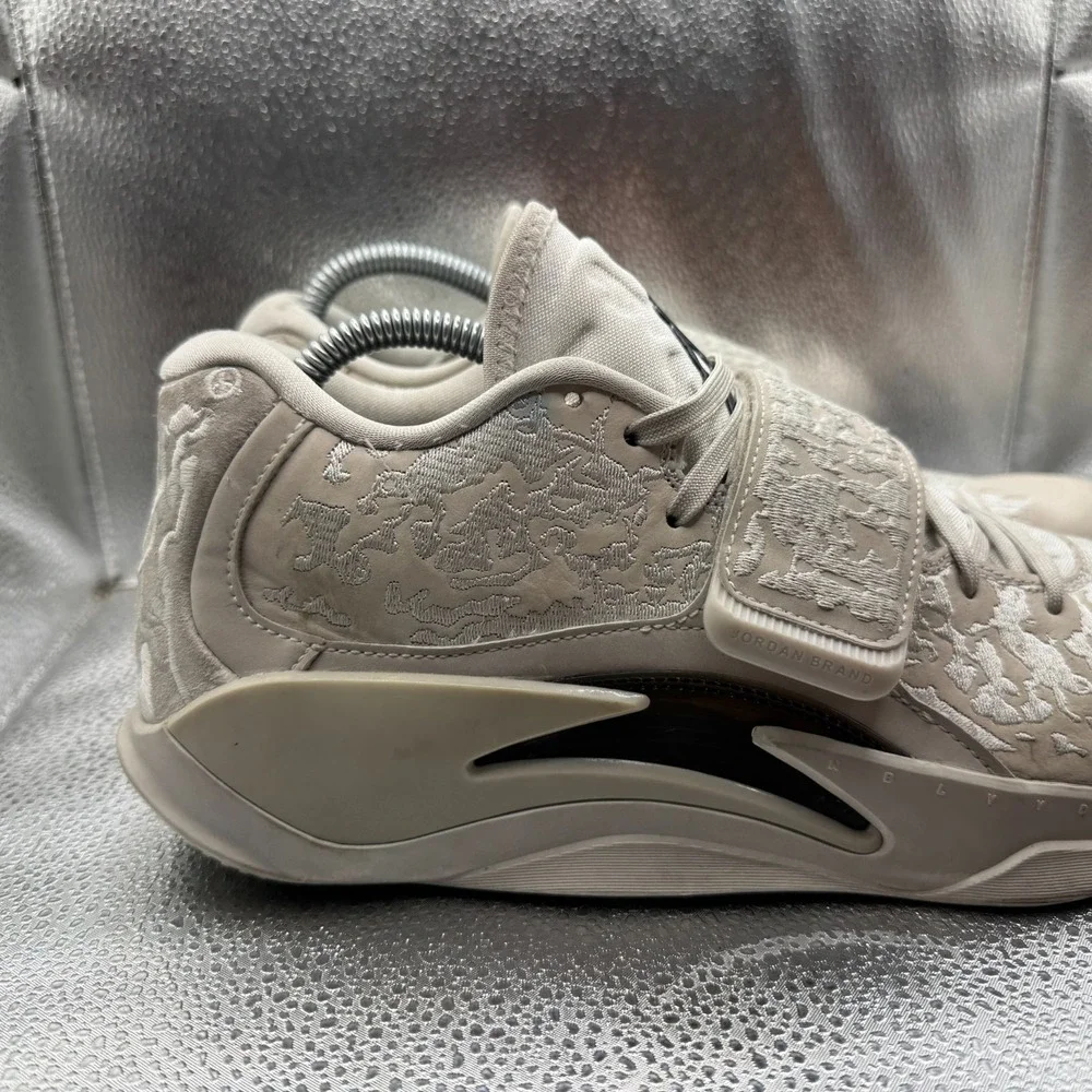 Size 9.5 Nike Jordan Zion 3 M.U.D. SE Williamson Light Bone Mens Shoe FN1714-040